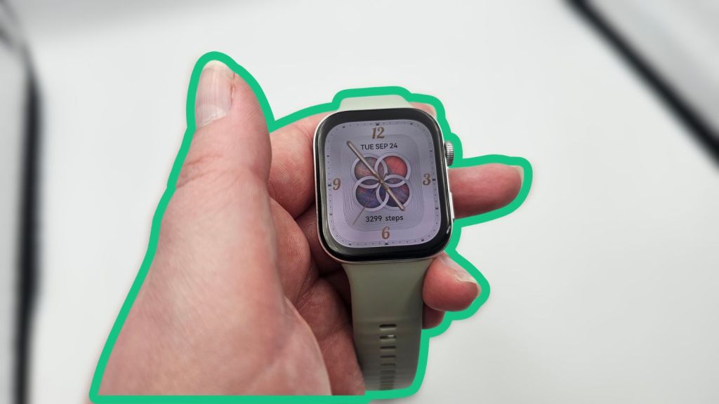 huawei watch fit 3 in hand