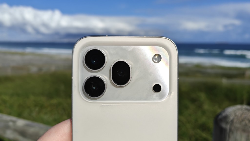 close up of the honor 600 pro camera bump